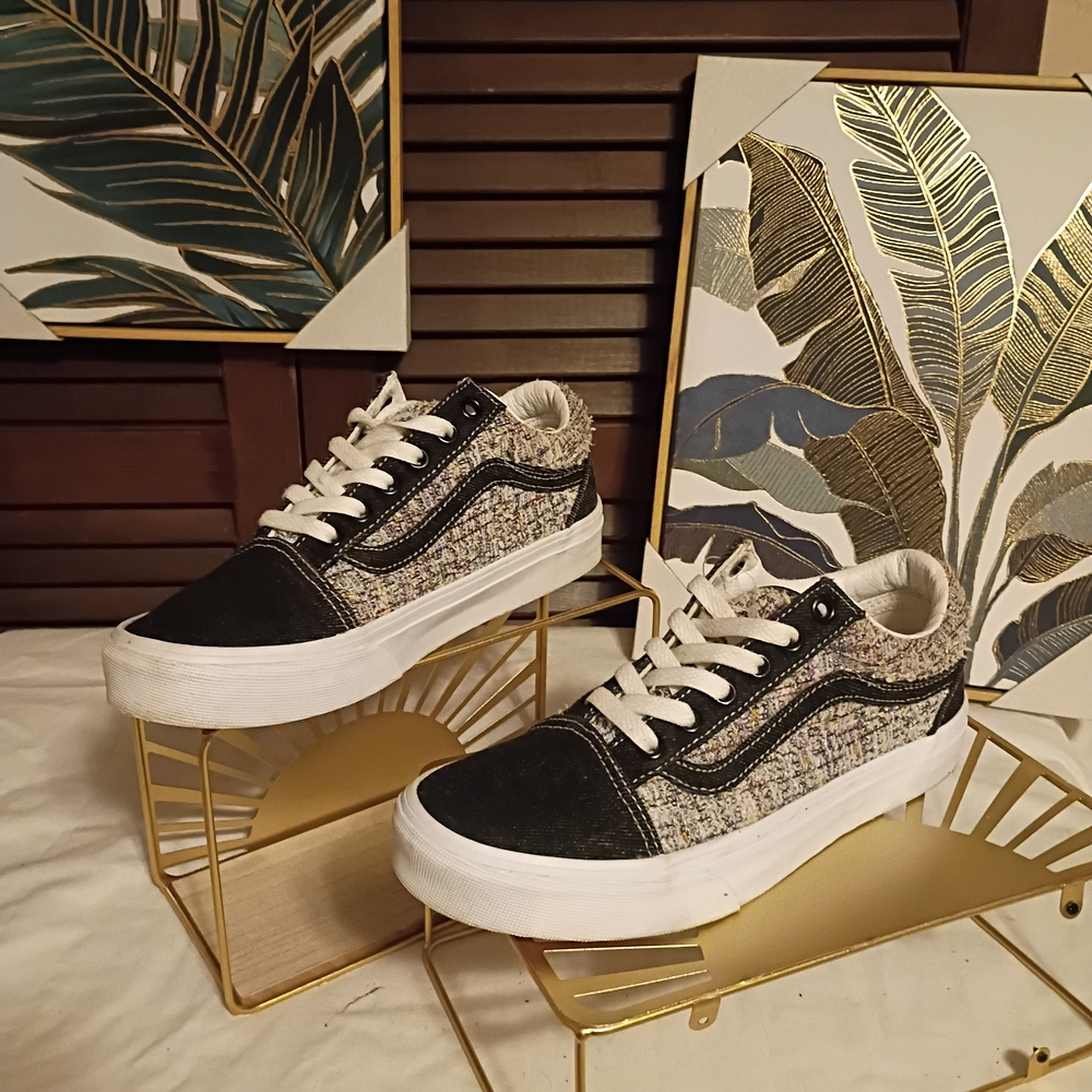 Stylish Black and White Women's Sneakers